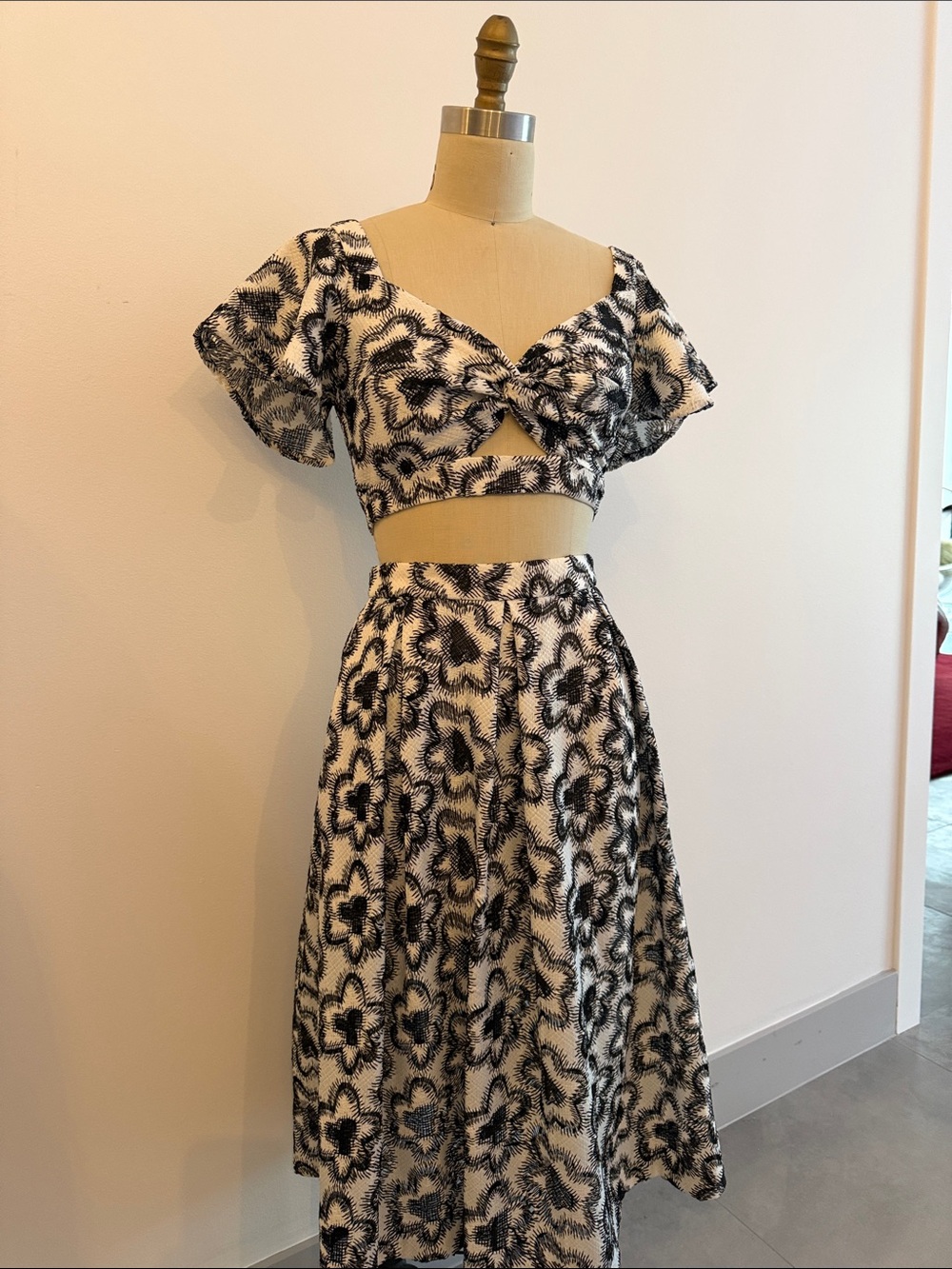 BCBGMaxAzria Black & White embroidered lace Floral Midi Two-Piece Set XS
